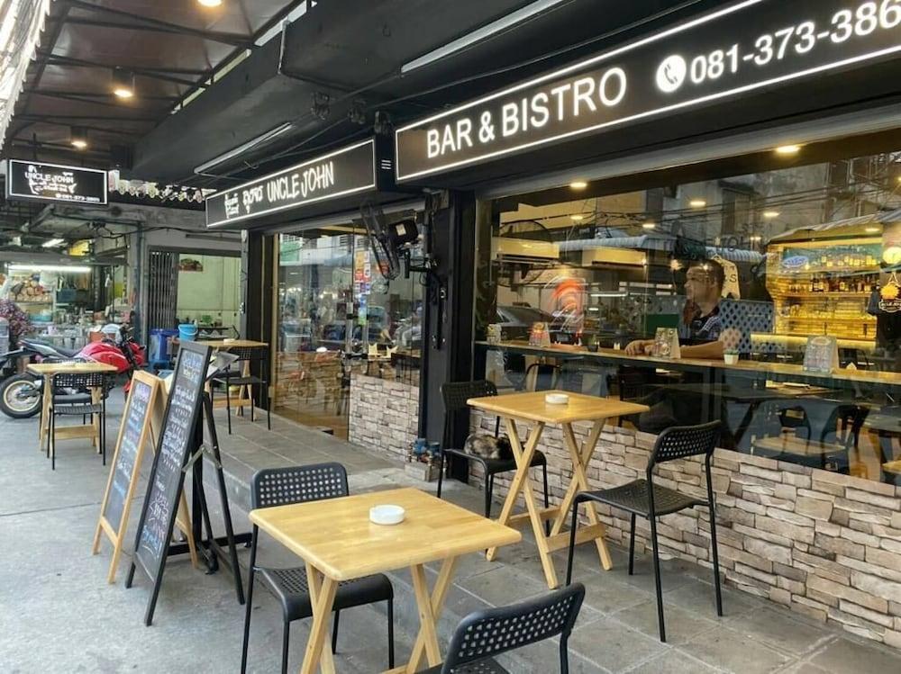 曼谷帕维纳酒店 外观 照片